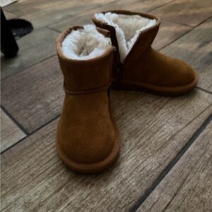 Toddler Koolaburra shoes